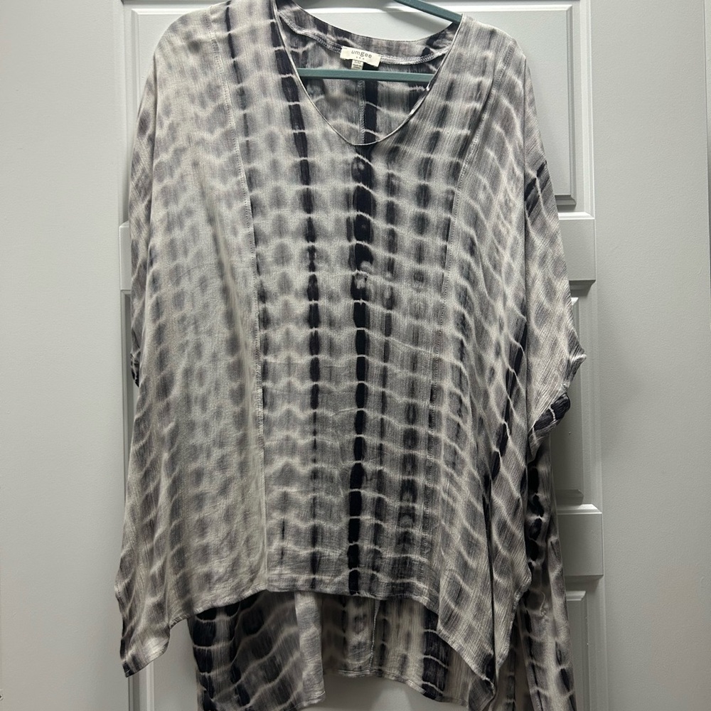 Chic Black and Gray Women's Top